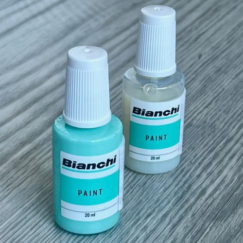 IMG_9656 Vernice per ritocchi PAINT TOUCH UP BIANCHI, colore CK16 celeste fluo LUCIDO, codice C8810005
