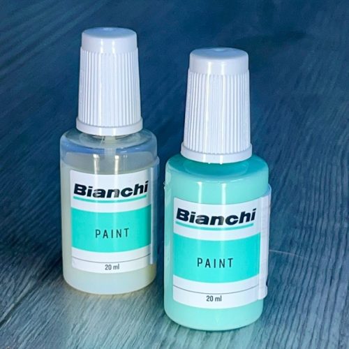 IMG_9659 Vernice per ritocchi PAINT TOUCH UP BIANCHI, colore CK16 celeste fluo LUCIDO, codice C8810005